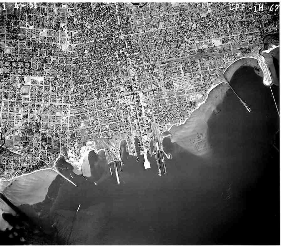 Pensacola Bay - 1951 (88 kb)
